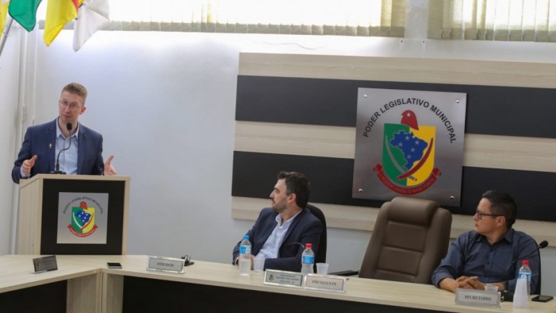 Secretário Roberto Fantinel destaca a aproximação do Estado com os municípios durante ato de assinatura